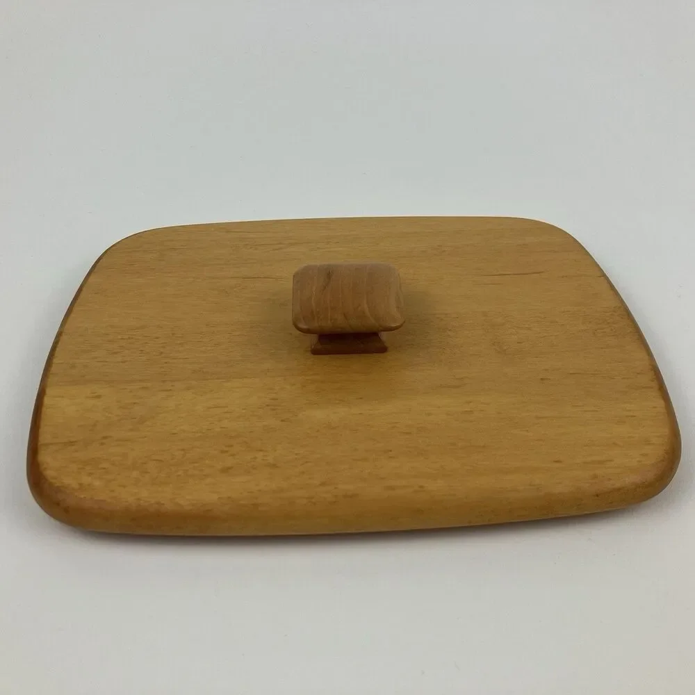 Longaberger includes basket
